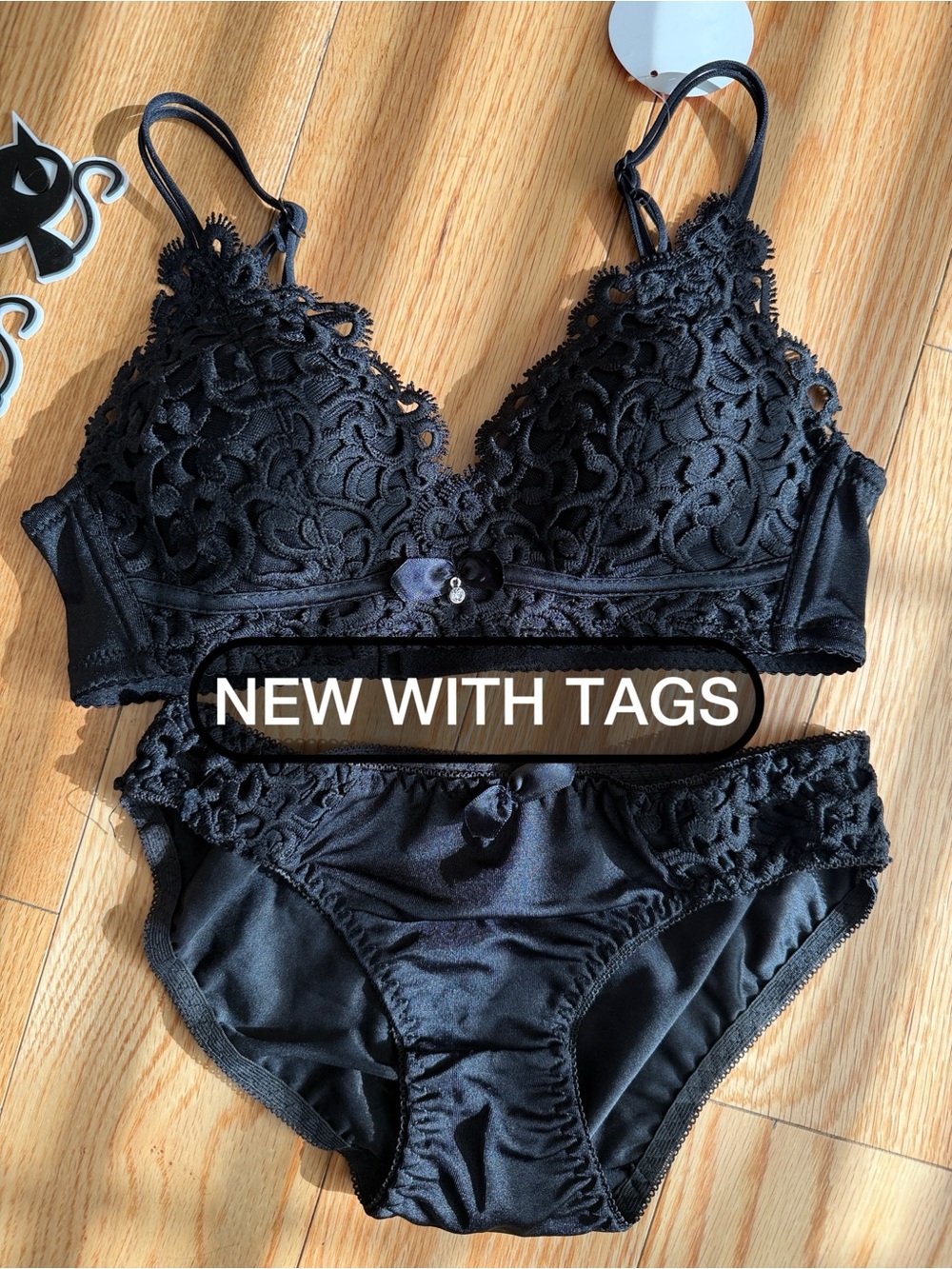 Imported Black Crochet Floral Lace Wireless Lingerie Set - 32A / XS